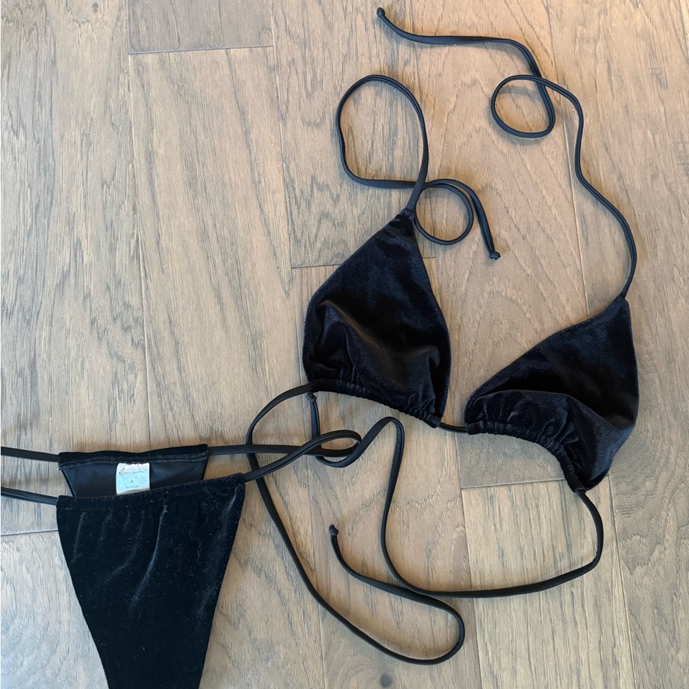 New Berry beachy tanning bikini Black Velvet Triangle Top L and Bottom S